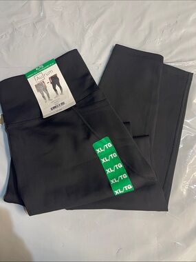 AUREUM Black High-Waist Performance Leggings